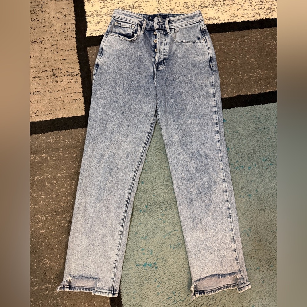 Hollister Women's Ultra-Rise Vintage Straight Jeans in Washed Blue